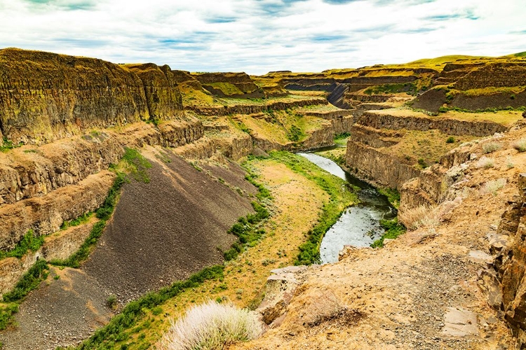 Picture of USA- WASHINGTON STATE- WHITMAN COUNTY- PALOUSE. RIVER RUNNING THROUGH A CANYON.