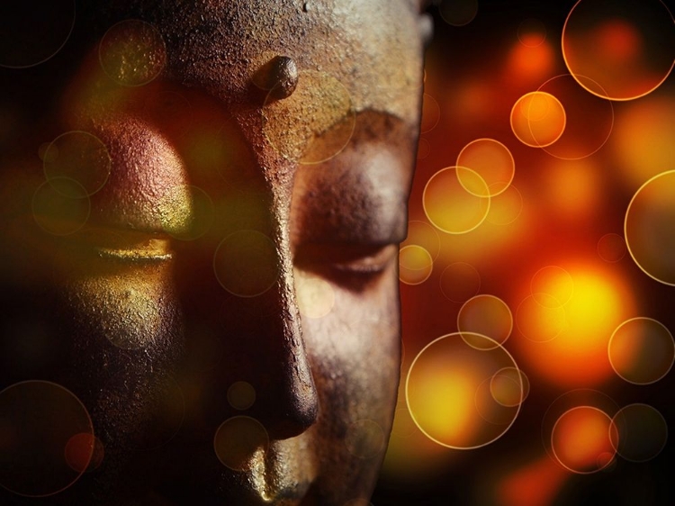 Picture of ANTIQUE GOLD AND RED BUDDHA STATUE CLOSEUP