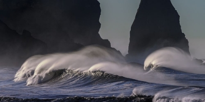 Picture of CRASHING WAVES