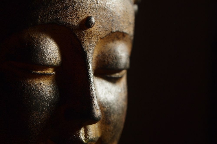 Picture of GOLD BUDDHA STATUE CLOSEUP