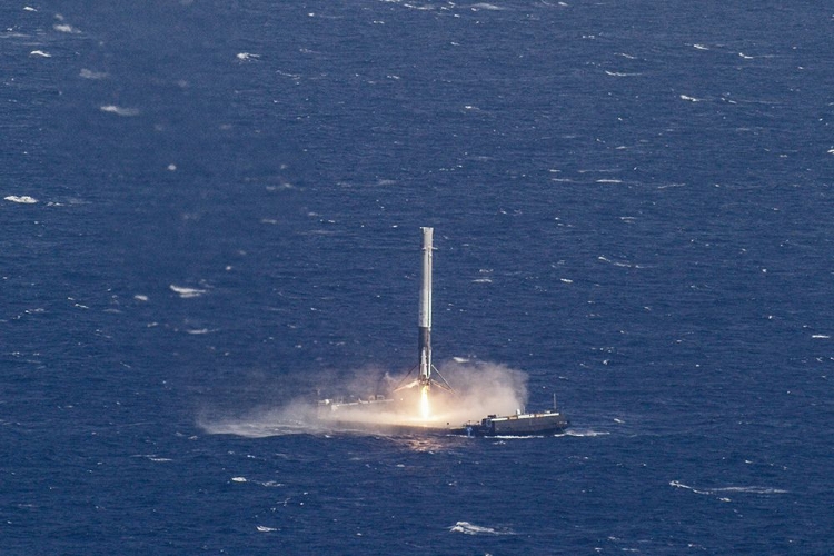 Picture of CRS–8 2016