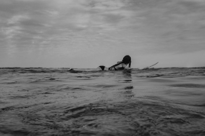 Picture of WOMAN SURFING