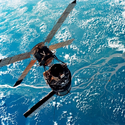 Picture of SKYLAB 3 - SKYLAB AS THE COMMAND MODULE MOVES IN FOR DOCKING