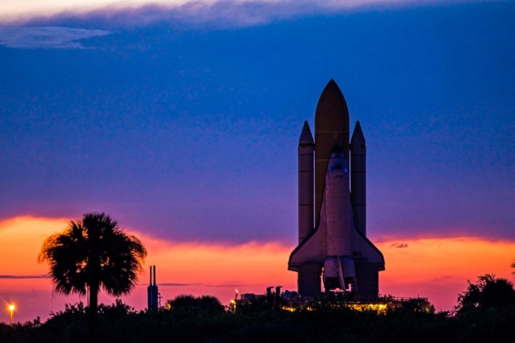 Picture of SPACE SHUTTLE DISCOVERY