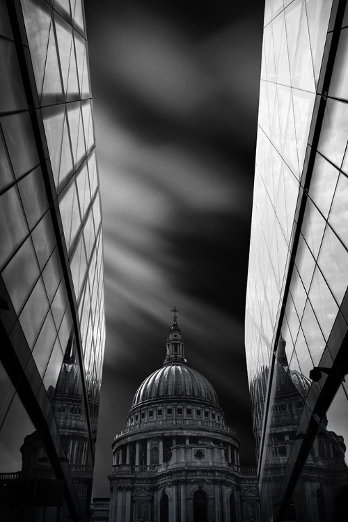 Picture of THE ST PAUL'S CATHEDRAL IN REFLECTION