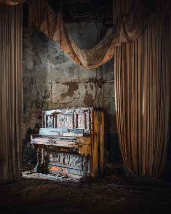 Picture of ROTTEN PIANO