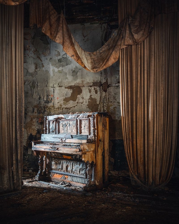 Picture of ROTTEN PIANO
