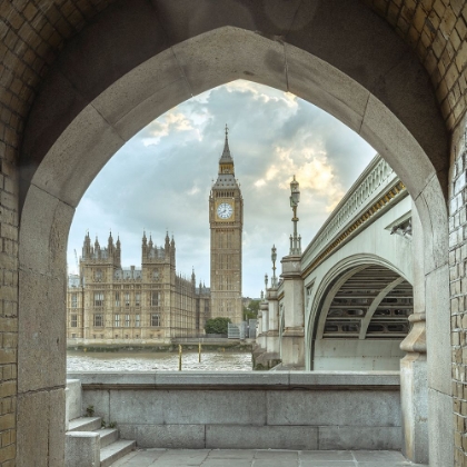 Picture of BIG BEN SEEN FROM THE ARCH OF THAMES PROMENADE, LONDON
