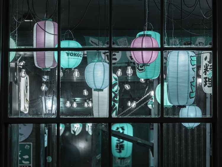 Picture of DIFFERENT TYPES OF CHINESE LANTERNS IN A SHOP