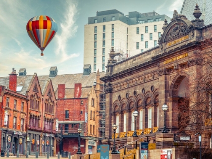 Picture of HOT AIR BALLOON OVER LEEDS CITYSCAPE