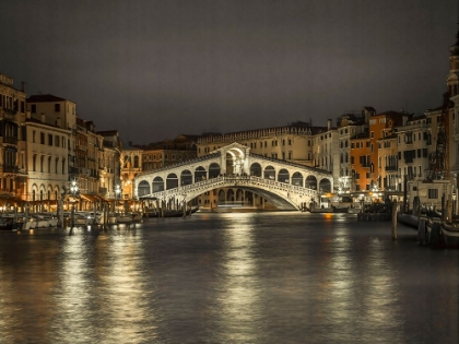 Picture of THE GRAND CANAL AND THE RIALTO BRIDGE AT NIGHT, VENICE, ITALY