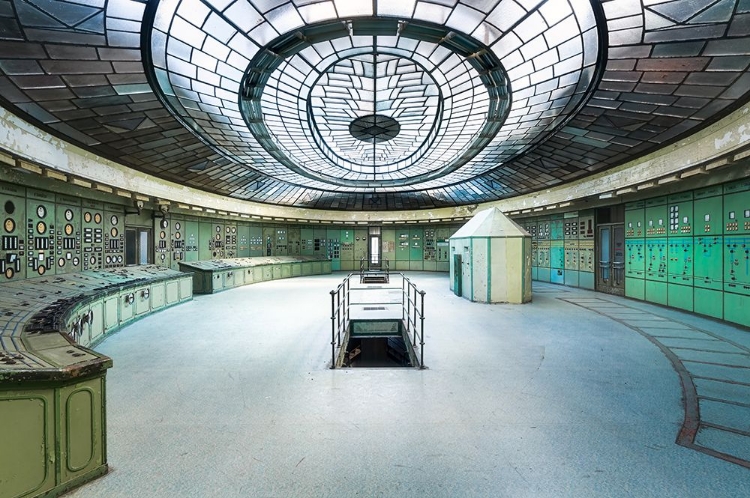 Picture of ABANDONED ART DECO CONTROL ROOM