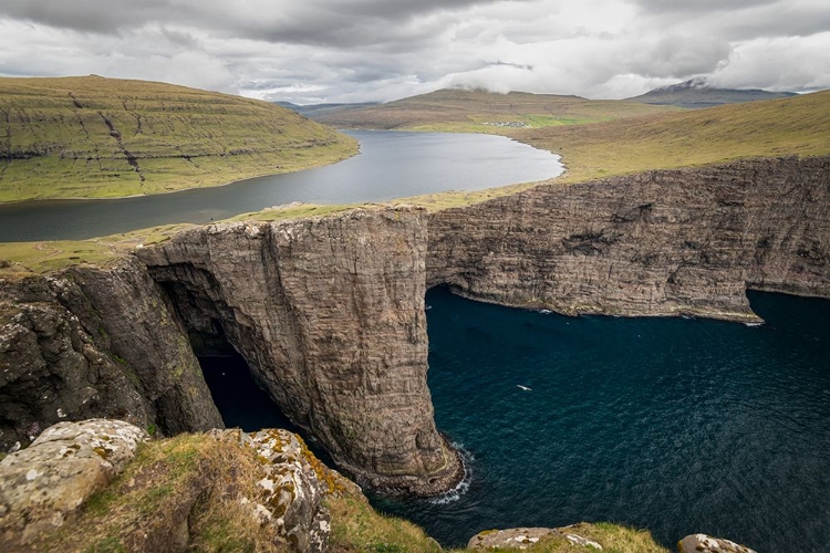 Picture of FLOATING LAKE