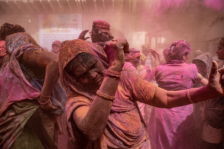 Picture of WIDOWS HOLI - VRINDAVAN-13