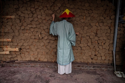 Picture of INCENSE MAKING IN VIETNAM HANOI