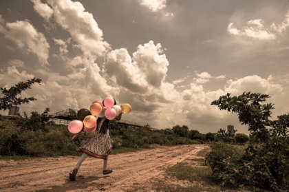 Picture of RUNNING WITH BALLOONS 1