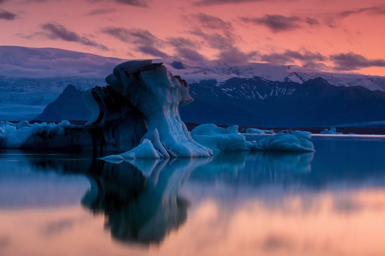 Picture of THE JAPKULSAIRLAANDSUP3;N IS A LARGE GLACIAL LAKE IN SOUTHEAST ICELAND