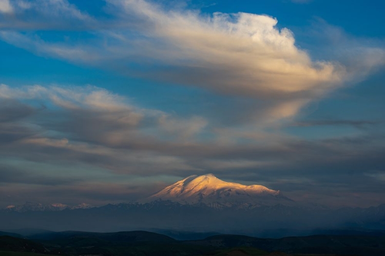 Picture of ELBRUS AND THE CLOUD