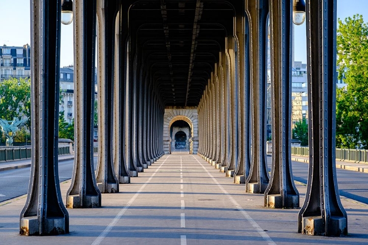 Picture of BIR HAKEIM BRIDGE PERSPECTIVE PARIS