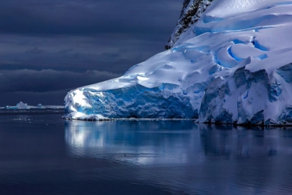 Picture of THE SILENT BLUE ICEBERGS IN ANTARCTICA