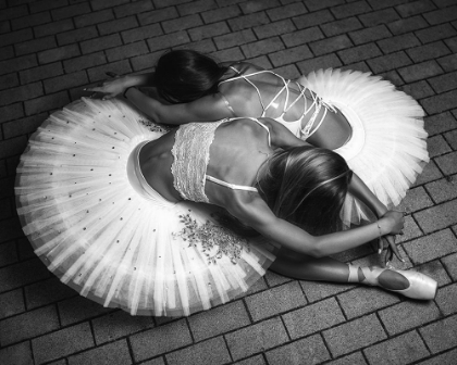 Picture of TWO BALLERINAS BW