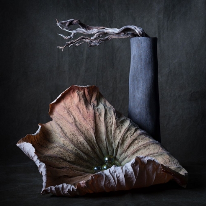 Picture of LOTUS LEAF WITH VASE