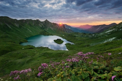 Picture of MAGIC MOUNTAIN LAKE