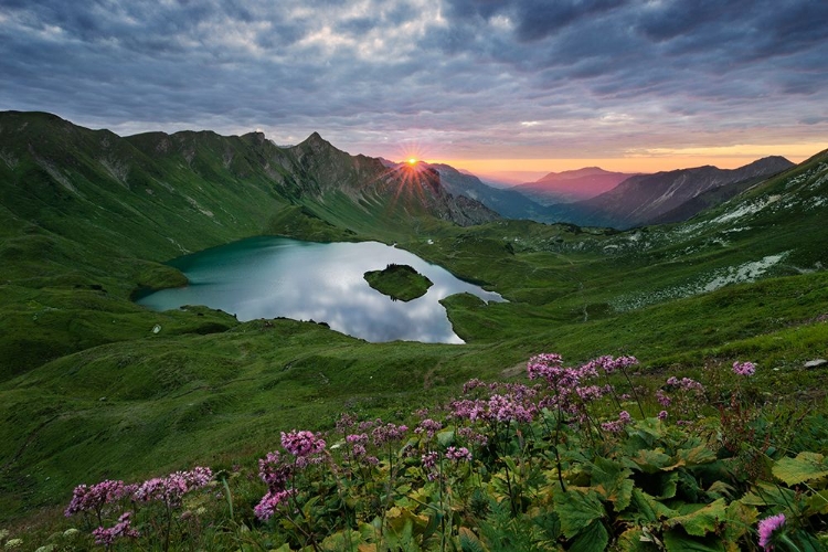 Picture of MAGIC MOUNTAIN LAKE