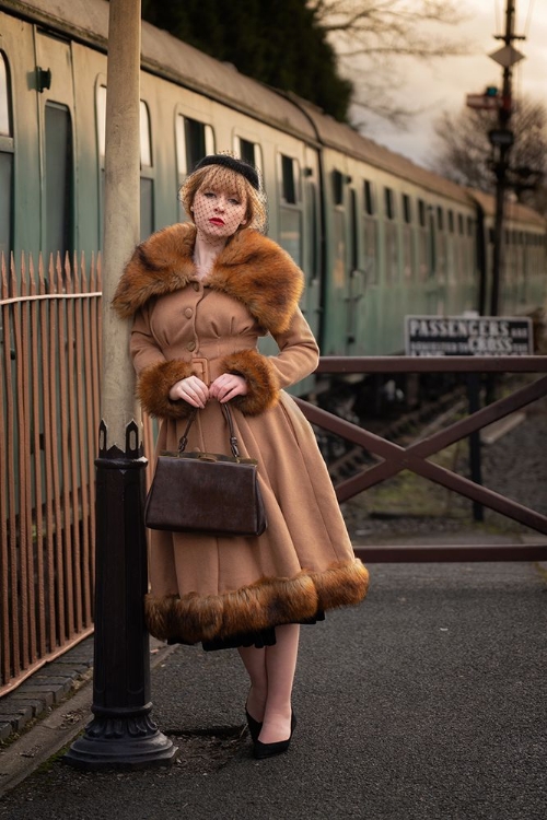 Picture of LADY AT THE STATION