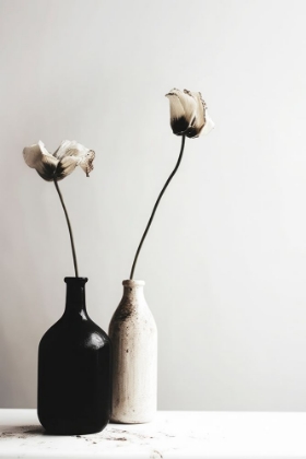 Picture of BLACK AND WHITE VASE NO 2