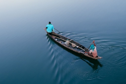 Picture of MEN ROWING A BOAT