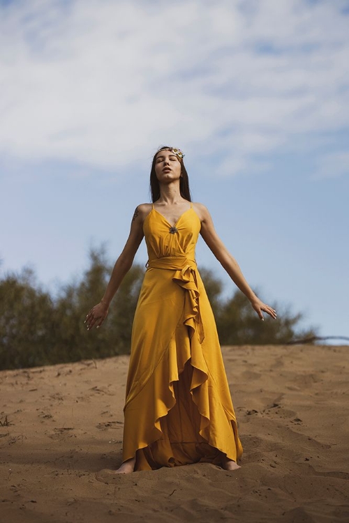 Picture of WOMAN IN YELLOW DRESS