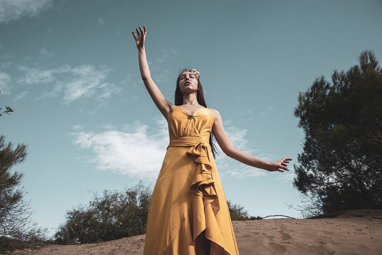 Picture of WOMAN IN YELLOW DRESS