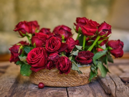 Picture of ROMANTIC RED ROSES IN A WICKER BASKET