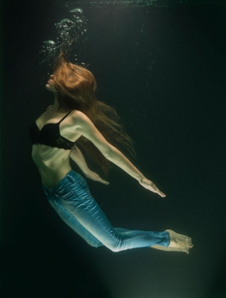 Picture of UNDERWATER ARTISTIC PORTRAIT SHOOTING