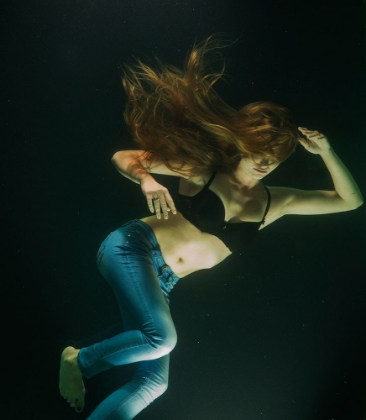 Picture of UNDERWATER ARTISTIC PORTRAIT SHOOTING