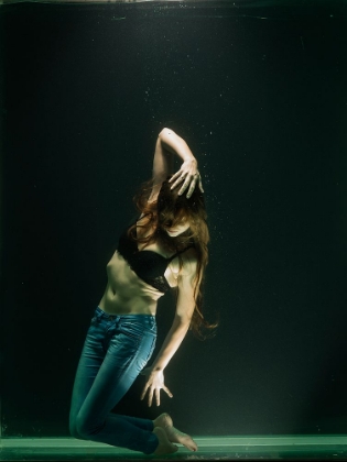 Picture of UNDERWATER ARTISTIC PORTRAIT SHOOTING