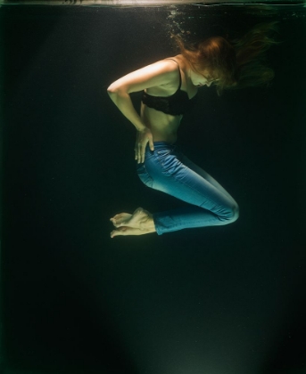 Picture of UNDERWATER ARTISTIC PORTRAIT SHOOTING