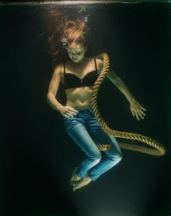 Picture of UNDERWATER ARTISTIC PORTRAIT SHOOTING