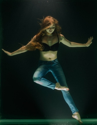 Picture of UNDERWATER ARTISTIC PORTRAIT SHOOTING