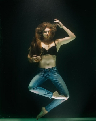 Picture of UNDERWATER ARTISTIC PORTRAIT SHOOTING