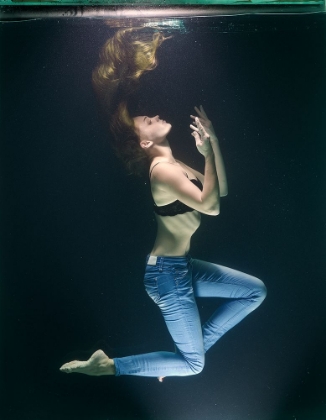 Picture of UNDERWATER ARTISTIC PORTRAIT SHOOTING