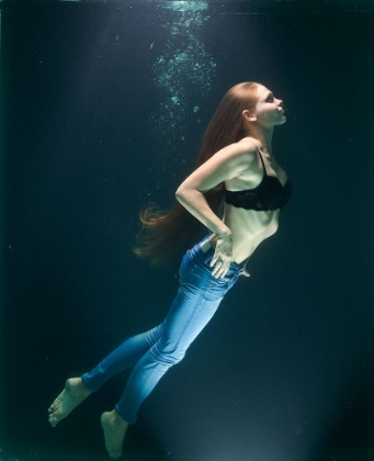 Picture of UNDERWATER ARTISTIC PORTRAIT SHOOTING