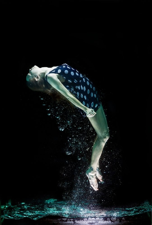 Picture of UNDERWATER ARTISTIC PORTRAIT SHOOTING