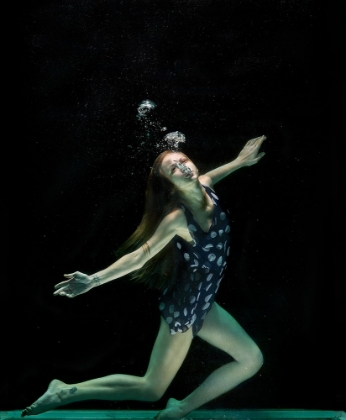 Picture of UNDERWATER ARTISTIC PORTRAIT SHOOTING