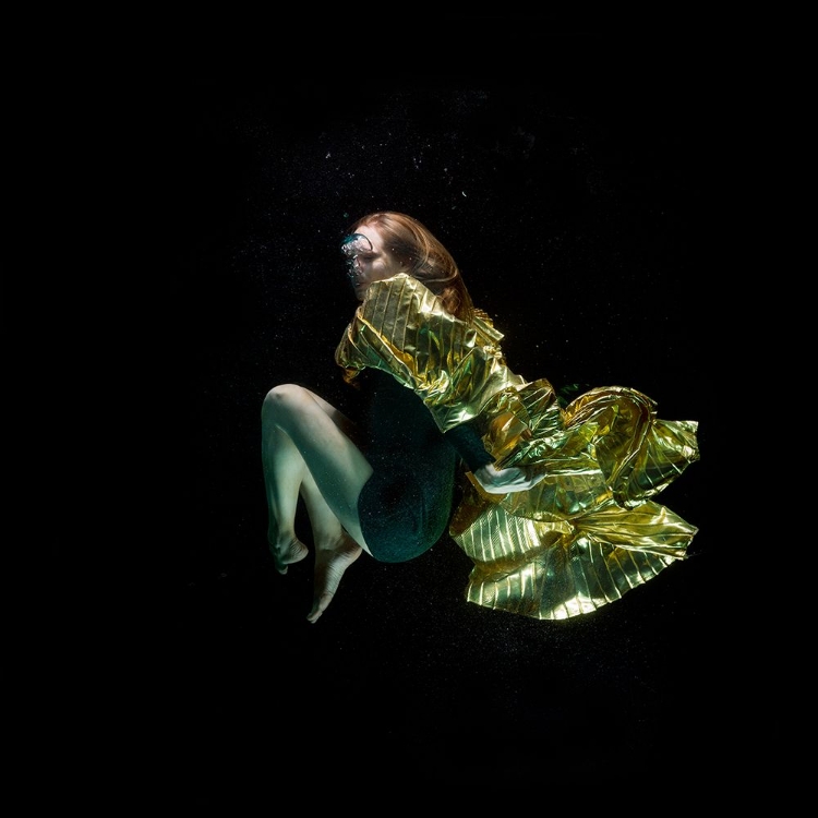 Picture of UNDERWATER ARTISTIC PORTRAIT SHOOTING