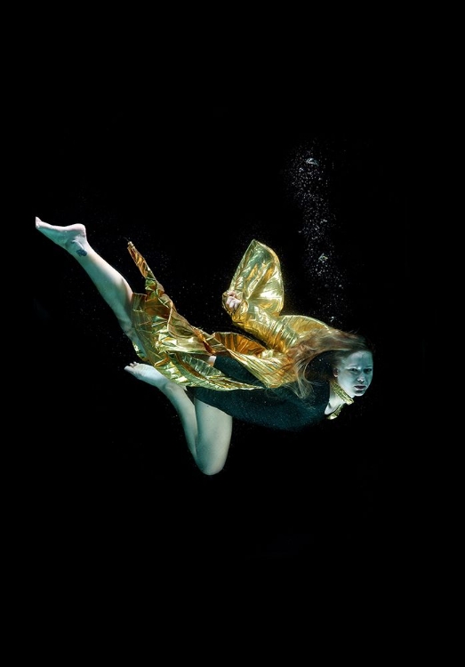 Picture of UNDERWATER ARTISTIC PORTRAIT SHOOTING