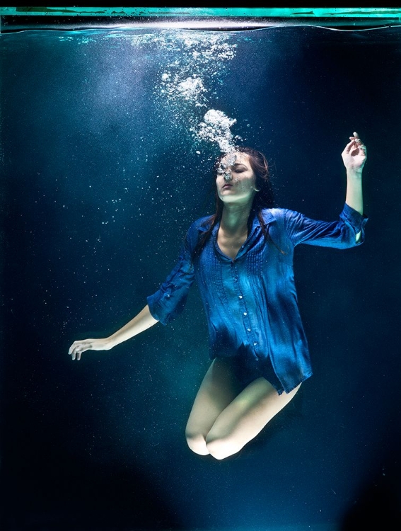 Picture of UNDERWATER ARTISTIC PORTRAIT SHOOTING