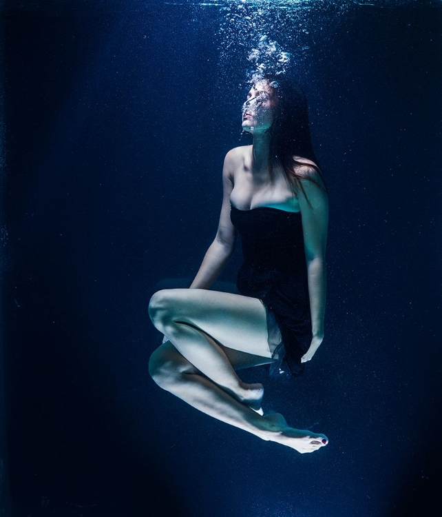 Picture of UNDERWATER ARTISTIC PORTRAIT SHOOTING