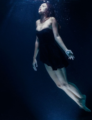 Picture of UNDERWATER ARTISTIC PORTRAIT SHOOTING